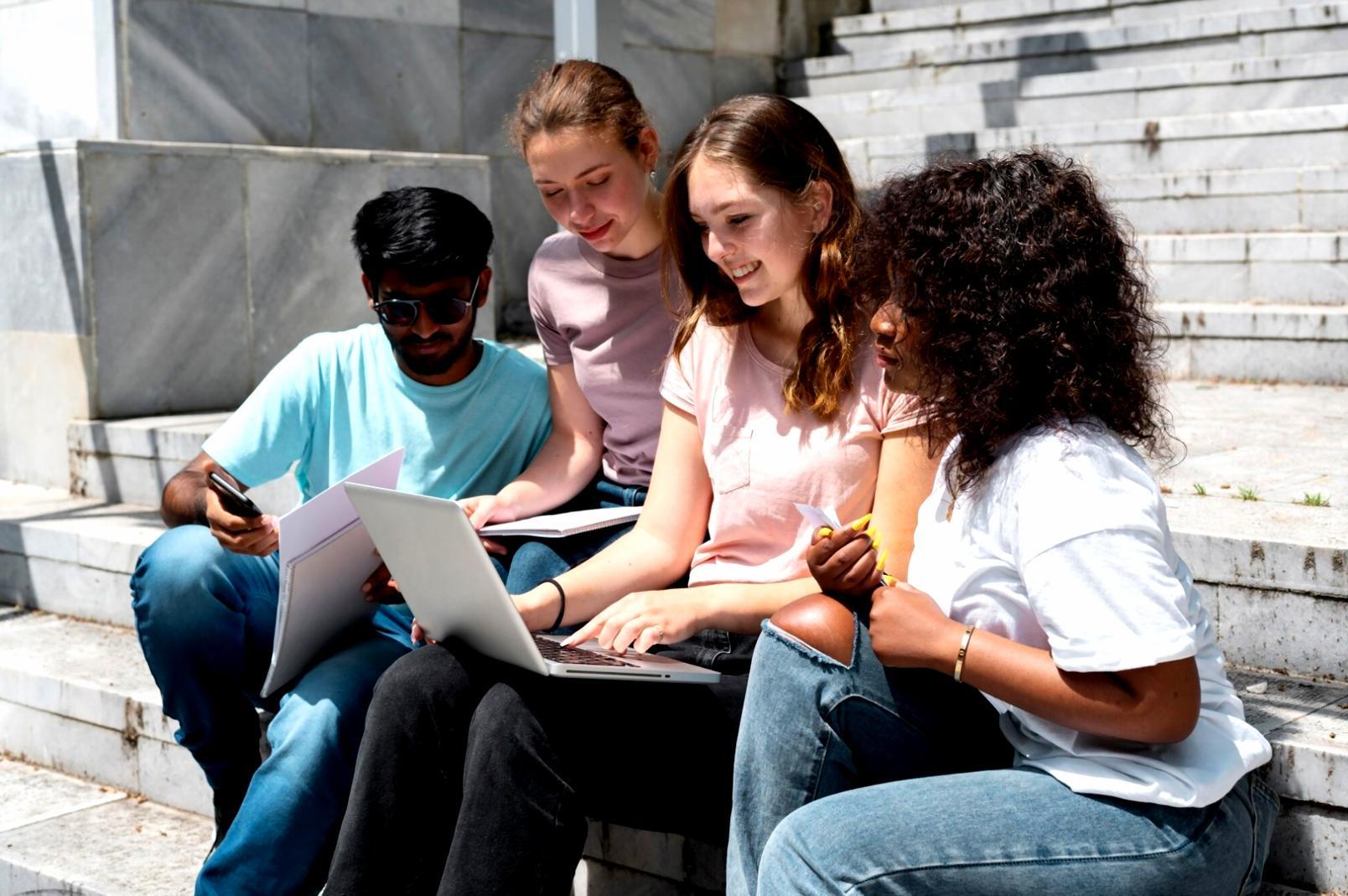 International students collaborating in a multicultural learning environment